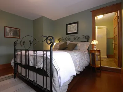 Search and Stay destination Stettler, AB - Canada from AU$ 168. Phoenix House B&B Green Room