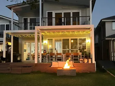 Search and Stay destination Mannering Park, NSW - Australia from AU$ 550. Sand Waterfront Lake House Lake Macquarie