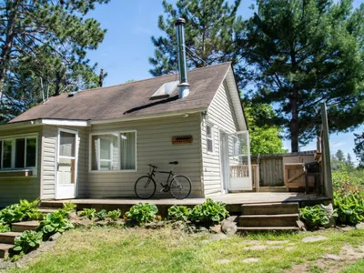Search and Stay destination Cloyne, ON - Canada from AU$ 314. Starsview Cottage - Myers Cave Resort