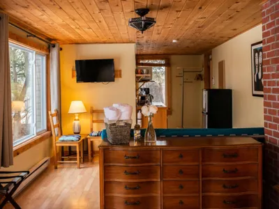 Search and Stay destination Cloyne, ON - Canada from AU$ 280. The Suite