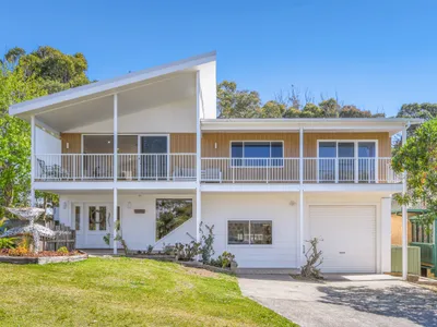 Search and Stay destination Black Head, NSW - Australia from AU$ 1,000. Scapegrace at Black Head