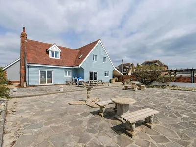 Search and Stay destination Selsey, England - United Kingdom from AU$ 955. Selsey Beach House