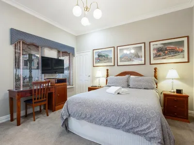 Search and Stay destination Victoria Park, WA - Australia from AU$ 185. Durham Lodge Bed and Breakfast Queen Room
