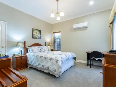 Search and Stay destination Victoria Park, WA - Australia from AU$ 185. Durham Lodge Bed & Breakfast  Deluxe Queen Room