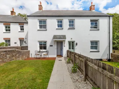 Search and Stay destination Charlestown, England - United Kingdom from AU$ 787. Sea Echo