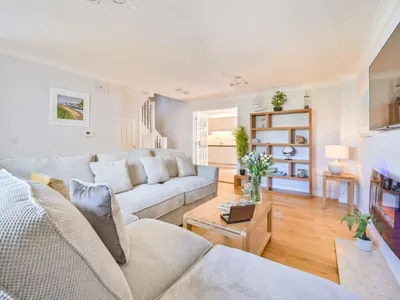 Search and Stay destination Charlestown, England - United Kingdom from AU$ 983. Sea Breeze