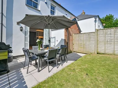 Search and Stay destination Charlestown, England - United Kingdom from AU$ 983. Sea Breeze