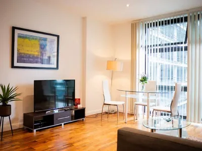 Search and Stay destination London, England - United Kingdom from AU$ 396. Discovery Dock