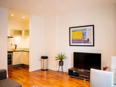 Search and Stay destination London, England - United Kingdom from AU$ 396. Discovery Dock