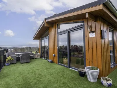 Search and Stay destination Kinross, Scotland - United Kingdom from AU$ 550. Loch Leven Lodge 25 East