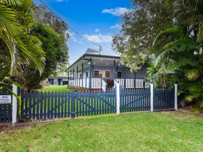 Search and Stay destination Hat Head, NSW - Australia from AU$ 650. Anais Hat Head 5 Bedroom House 10 Guests
