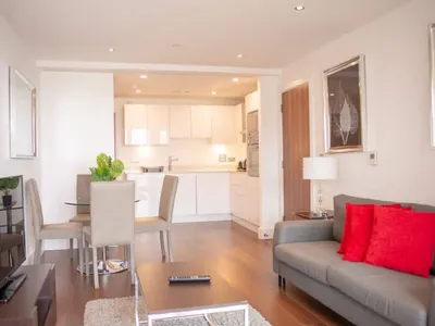 Search and Stay destination London, England - United Kingdom from AU$ 600. Lincoln Plaza