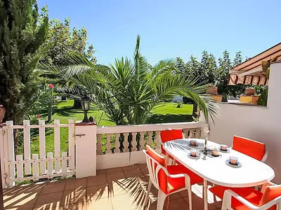 Search and Stay destination Empuriabrava, CT - Spain from AU$ 286. Triangulo