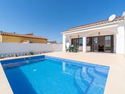 Search and Stay destination Empuriabrava, CT - Spain from AU$ 367. Cala