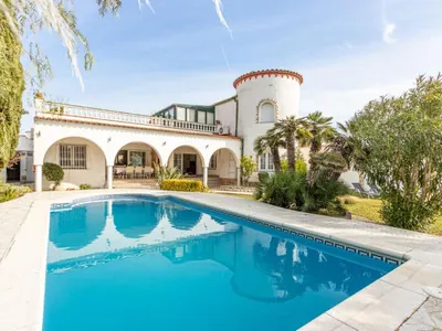Search and Stay destination Empuriabrava, CT - Spain from AU$ 886. Residencia Marítima