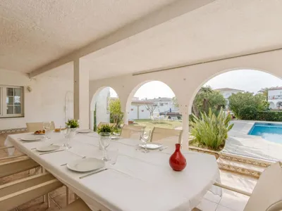 Search and Stay destination Empuriabrava, CT - Spain from AU$ 886. Residencia Marítima