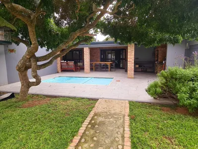 Search and Stay destination Kenton-on-Sea, EC - South Africa from AU$ 270. CINNAMON SWEET: Stylish, elegant cottage with pool