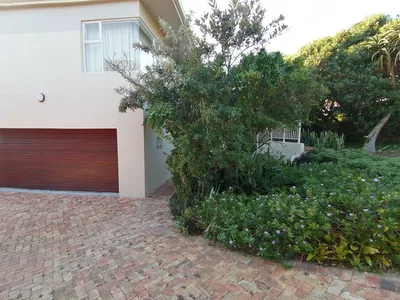Search and Stay destination Kenton-on-Sea, EC - South Africa from AU$ 360. ELLIOT 22, 100m from beach & river mouth