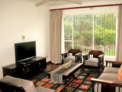 Search and Stay destination Victory Park, GP - South Africa from AU$ 180. Moonflower Cottages - Sunflower Villa One