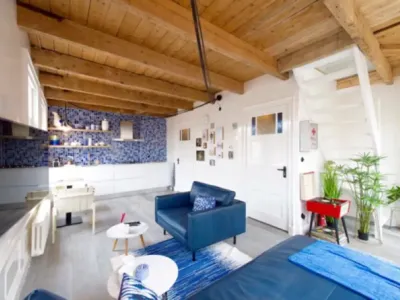 Search and Stay destination Amsterdam-Centrum, NH - Netherlands from AU$ 229. Penthouse Royal Blue