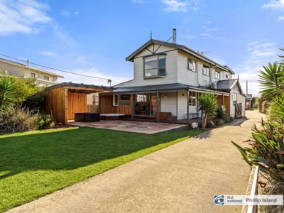 Search and Stay destination Surf Beach, VIC - Australia from AU$ 450. Island Escape by the Beach with 12m Indoor Heated Pool