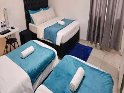 Search and Stay destination Cape Town, WC - South Africa from AU$ 135. Goshen Lodge - Fitzroy- Family Double Room