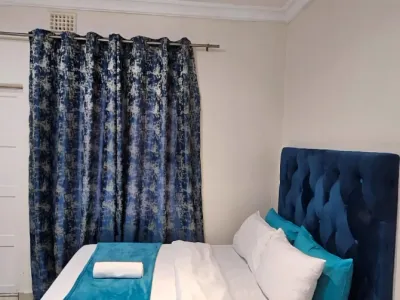 Search and Stay destination Cape Town, WC - South Africa from AU$ 108. Goshen Lodge Spencer - Standard Studio