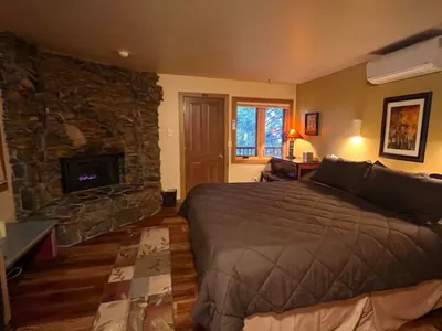 Search and Stay destination Yosemite Valley, CA - United States from AU$ 270. Romantic Aspen Room inside Yosemite Park