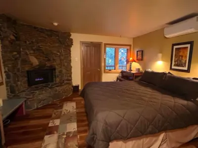 Search and Stay destination Yosemite Valley, CA - United States from AU$ 175. Romantic Aspen Room inside Yosemite Park