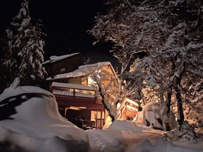 Search and Stay destination TUOLUMNE MEADOWS, CA - United States from AU$ 291. Cozy Dogwood Room inside the gates of Yosemite