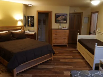 Search and Stay destination TUOLUMNE MEADOWS, CA - United States from AU$ 291. Cozy Dogwood Room inside the gates of Yosemite