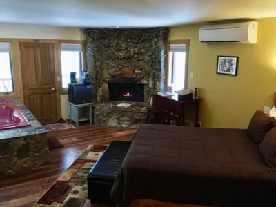 Search and Stay destination TUOLUMNE MEADOWS, CA - United States from AU$ 291. Cozy Dogwood Room inside the gates of Yosemite