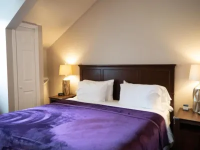 Search and Stay destination Amsterdam, NY - United States from AU$ 138. Amsterdam Castle NY - Deluxe King