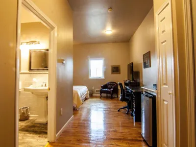 Search and Stay destination Amsterdam, NY - United States from AU$ 213. Amsterdam Castle NY - Deluxe King - Disability Accessible