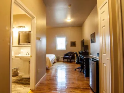 Search and Stay destination Amsterdam, NY - United States from AU$ 139. Amsterdam Castle NY - Deluxe King - Disability Accessible