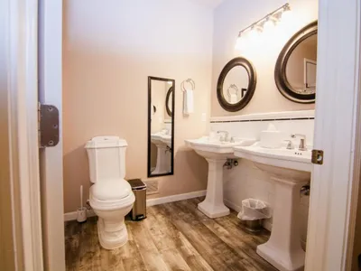 Search and Stay destination Amsterdam, NY - United States from AU$ 243. Amsterdam Castle NY - Junior Suite
