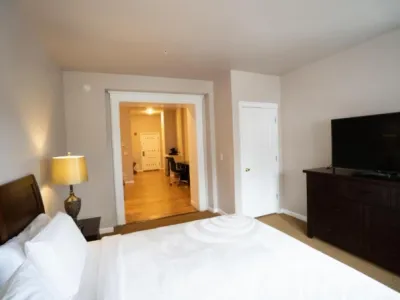 Search and Stay destination Amsterdam, NY - United States from AU$ 159. Amsterdam Castle NY - Junior Suite