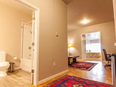 Search and Stay destination Amsterdam, NY - United States from AU$ 366. Amsterdam Castle NY - Deluxe King Suite