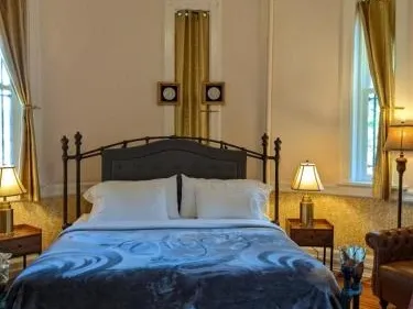 Search and Stay destination Amsterdam, NY - United States from AU$ 349. Amsterdam Castle NY - Family Residence Suite