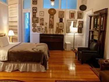 Search and Stay destination Amsterdam, NY - United States from AU$ 349. Amsterdam Castle NY - Family Residence Suite