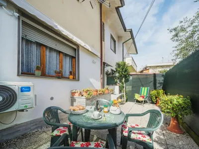 Search and Stay destination Torre del Lago Puccini, Toscana - Italy from AU$ 237. Rita