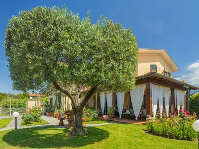 Search and Stay destination Pietrasanta, Toscana - Italy from AU$ 453. Renza