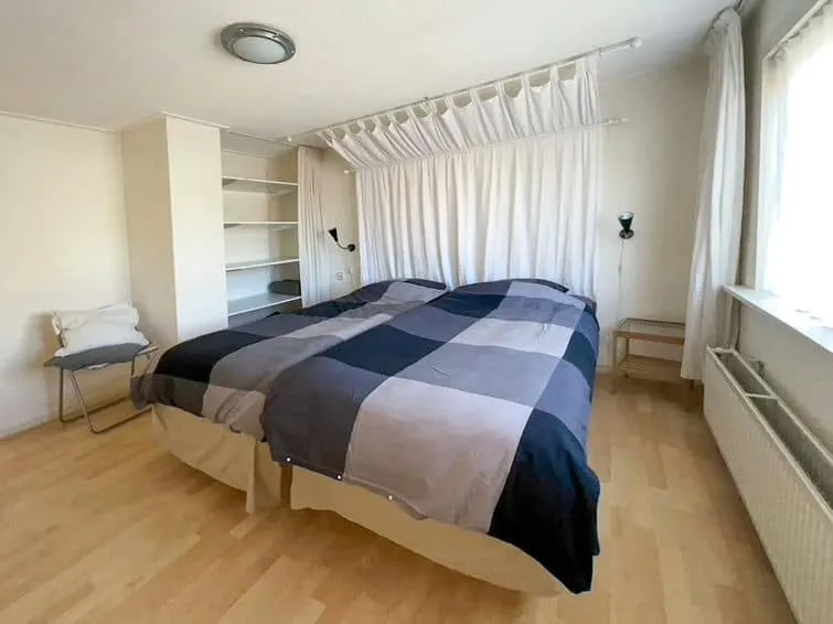 Search and Stay, undefined in undefined. Gallery position 1