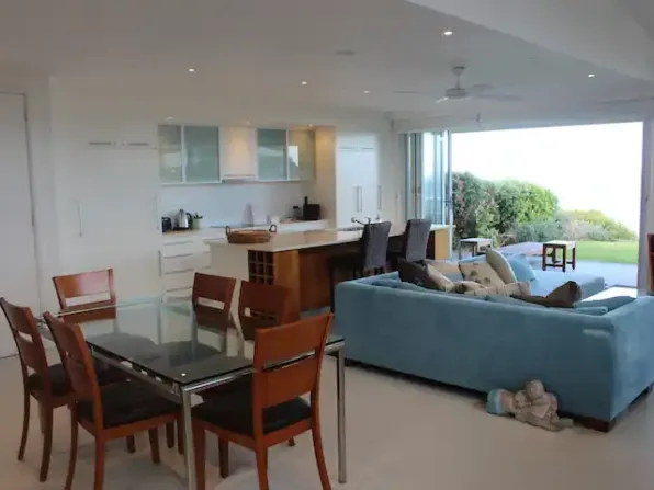 Search and Stay, undefined in undefined. Gallery position 1