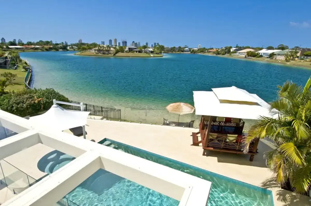 Image blog Exploring the History of Broadbeach Waters, QLD, Australia: Landmarks and Stories
