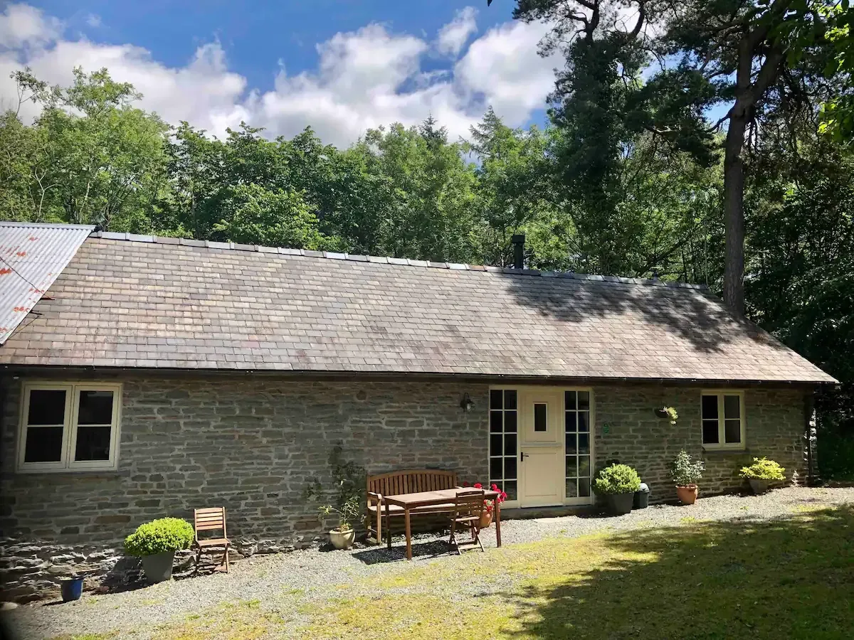 Image blog A Walking Tour of Dolau, Wales, United Kingdom: Discovering Its Charm
