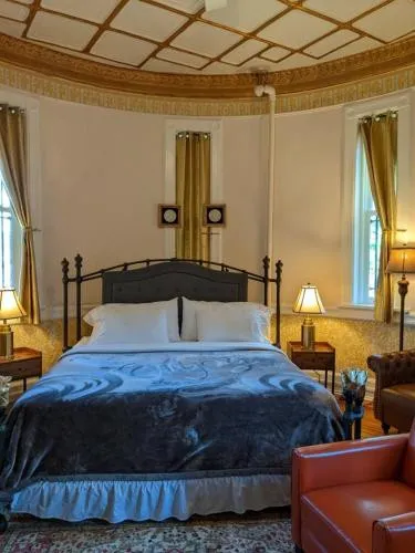 Image blog Hidden Gems of Amsterdam, NY, United States: Places Only Locals Know
